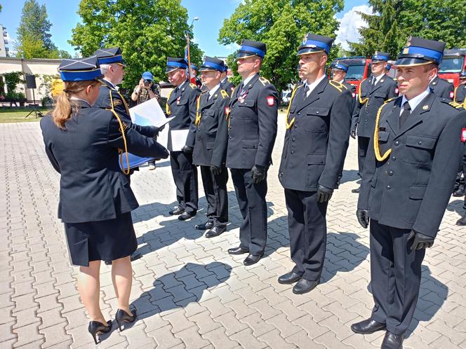 Akty nadania wyższych stopni służbowych odebrało w tym roku 21 strażaków z Komendy Miejskiej PSP w Siedlcach