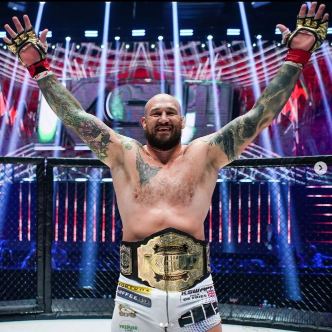 Phil De Fries nie dał szans Bajorowi! 9. obrona pasa stała się faktem, widowiskowe poddanie!