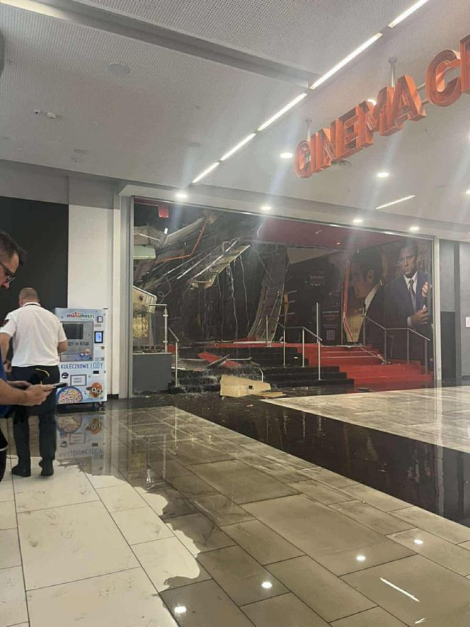 1400 osób ewakuowane po zarwaniu się sufitu w Cinema City