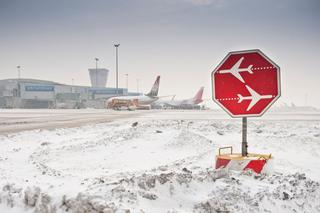 Intensywny atak zimy na Lotnisku Chopina! Zobacz archiwalne zdjęcia [GALERIA] 