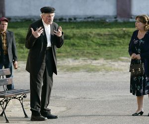 Ranczo. Solejuk (Sylwester Maciejewski), Pietrek (Piotr Pręgowski), Japycz (Franciszek Pieczka), Michałowa (Marta Lipińska)
