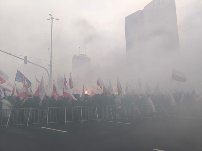 Marsz Niepodległości 2025 na żywo. Relacja z Warszawy. "Chcę zobaczyć Polskę samodzielną i niezakompleksioną"