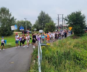 Śpiewający dzień lubelskich pątników na szlaku do Jasnej Góry!