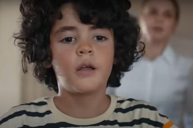 Yusuf obserwuje kłótnię stryja i opiekunki 