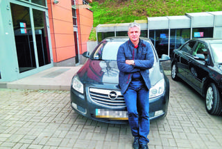 Dariusz Wdowczyk / trener Pogoń Szczecin / Opel Insignia