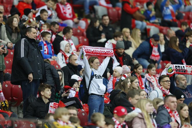 Kibice wspierają Polskę w meczu z Litwą. Zobacz zdjęcia