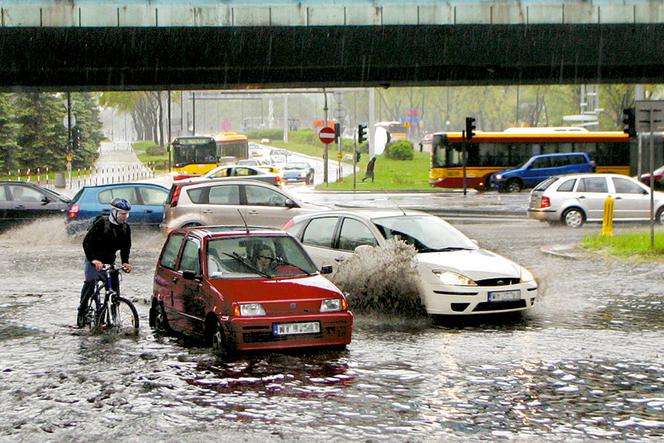Warszawa utonęła w strugach deszczu