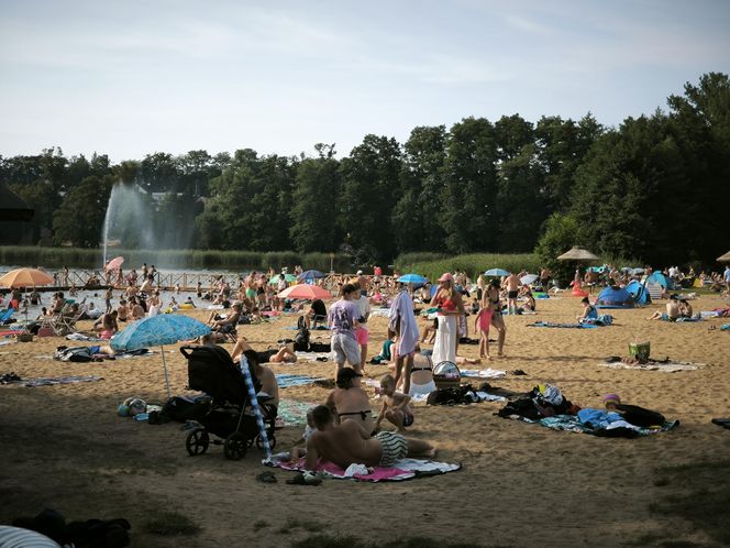Długi sierpniowy weekend na plaży w Osiecznej
