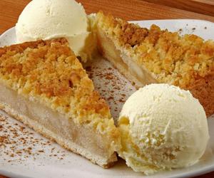 Tradycyjna szarlotka na kruchym cieście – przepis na pachnące domowe ciasto jak u mamy