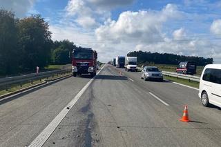BMW zderzyło się z tirem na autostradzie A2