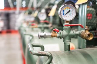 Instalacja sprężonego powietrza pod kontrolą – sprężone powietrze bez strat i problemów