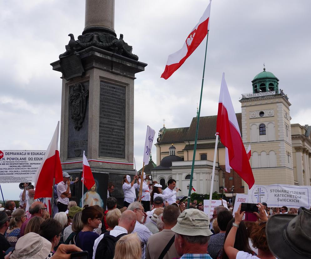 Protestują w obronie lekcji religii w szkołach. Zobacz zdjęcia