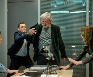 Na Wspólnej, odc 4024. Sławek (Mariusz Słupiński), policjant (Dariusz Klimek), Kaja Kasprzyk (Alicja Kalinowska), Iga (Lidia Sadowa)