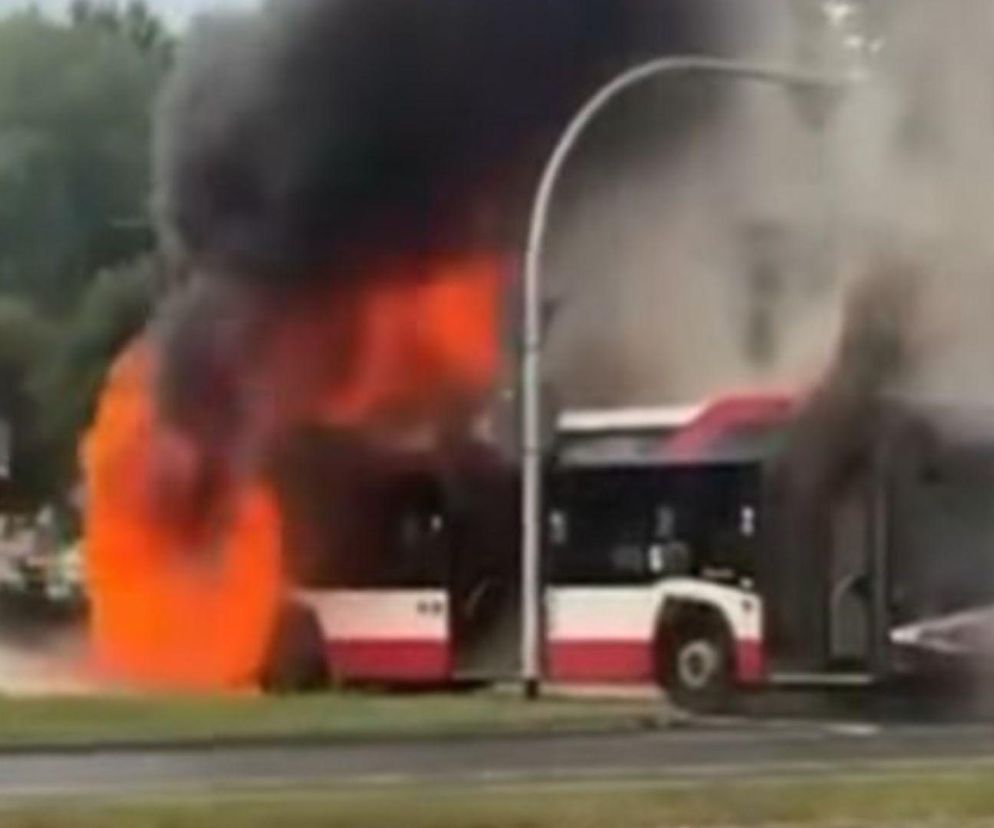 Pożar autobusu miejskiego. W środku było 10 pasażerów 