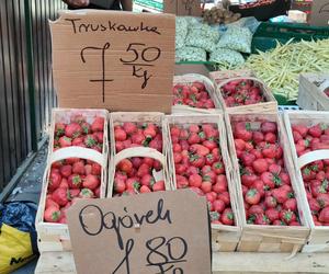 Cena czereśni i truskawek na łódzkich targowiskach. Zobacz, ile kosztują owoce w Łodzi