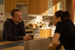 Na Wspólnej odc. 3859: Krzysztof Smolny (Łukasz Konopka), Judyta Bradecka (Anna Dereszowska)