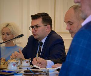 Wstępne wyniki rozszerzonych badań powierzchni gruntu w Trzebini