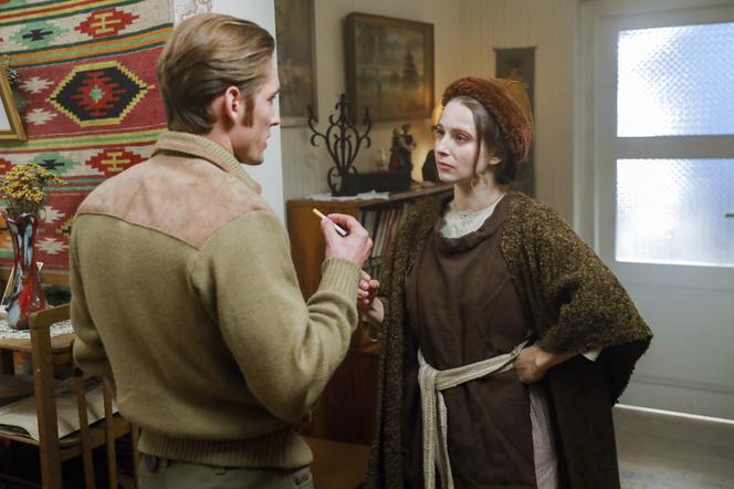 Stulecie Winnych 4. Basia (Kamila Bujalska), Tomek (Filip Gurłacz)