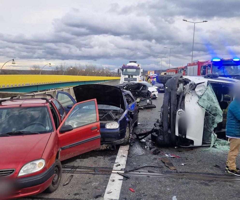 Wypadek na A4 w Krakowie. Nie żyje jedna osoba 