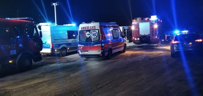 Ciężarówka przewróciła się w Zabrzu podczas rozładunku. Kierowca trafił do szpitala