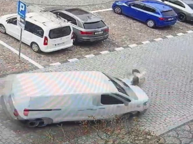 Namysłów. Ciężarna kobieta potrącona na przejściu dla pieszych. Wypadek zarejestrowała kamera [ZDJĘCIA]