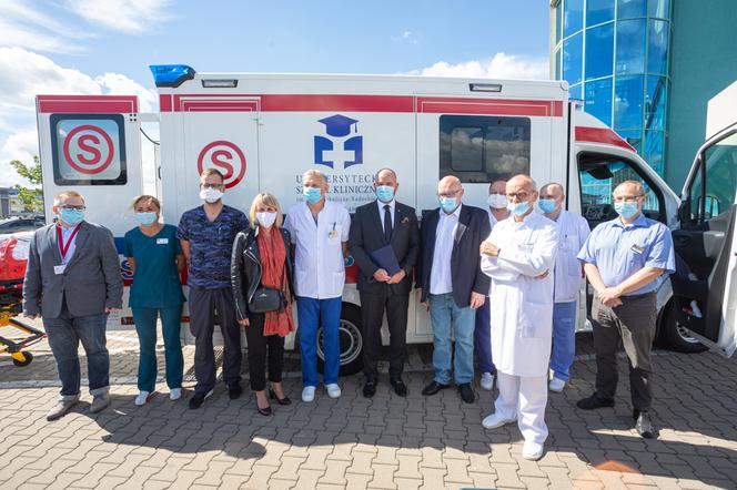 Wrocławski szpital ma najnowocześniejszą karetkę w Polsce