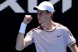 Jannik Sinner mistrzem Australian Open! Wycieńczający bój z Miedwiediewem. Historyczne dokonanie Włocha