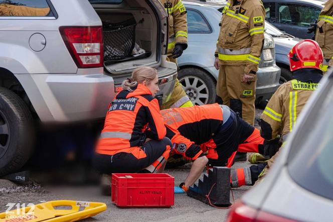 Zabrze: 42-latek przygnieciony przez samochód osobowy