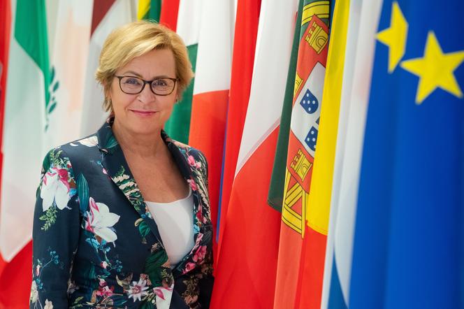 Jadwiga Wiśniewska z Brukseli przyjeżdża kopać w ogródku
