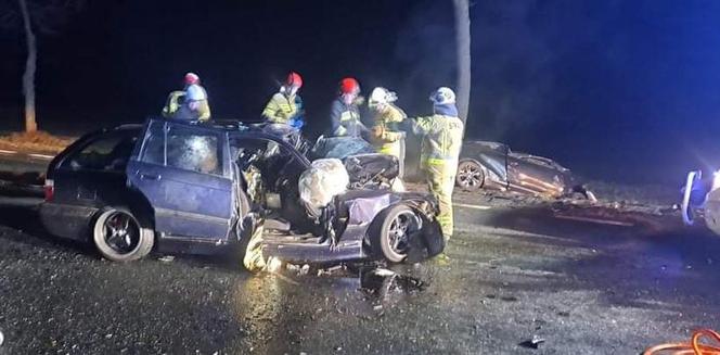 Wola Łącka. 19- i 20-latek nie żyją, dwie osoby ciężko ranne! Szokujący wypadek na DK 60 [ZDJĘCIA]