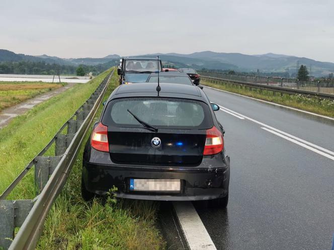 Stary Sącz. Nieszczęśliwa zakochana i nietrzeźwa kobieta rozbiła bmw