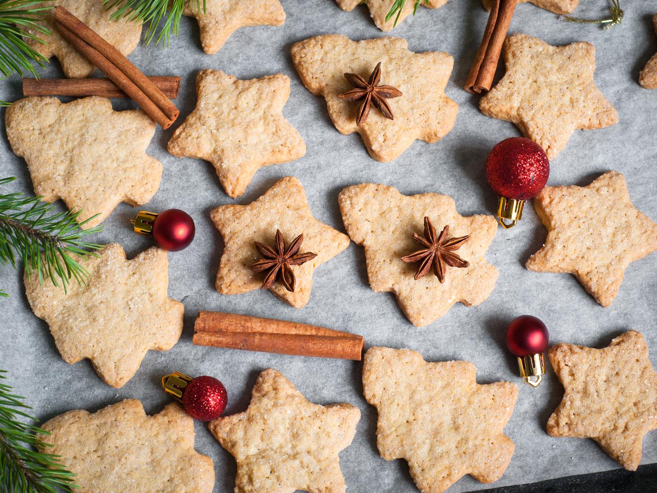 Świąteczne ciasteczka z cynamonem: łatwy przepis