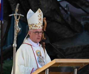 Uroczysta polowa msza święta i Apel Pamięci na pl. Krasińskich