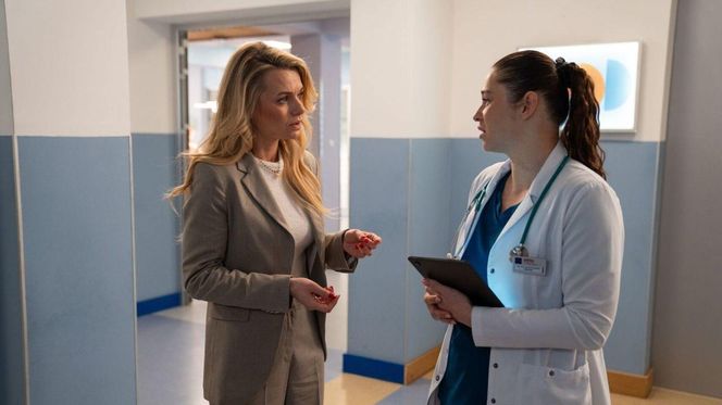 Na dobre i na złe odc. 959 finał sezonu.  Agata (Emilia Komarnicka), Iga Kaczorowska (Anna Szymańczyk)