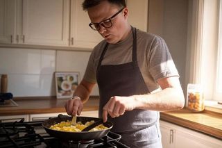 WOŚP. Gwiazdy gotuja dla Hołowni