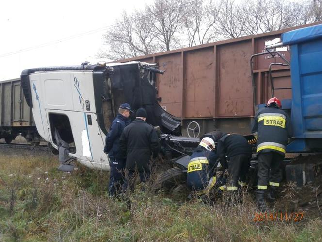 zderzenie tira z pociągiem