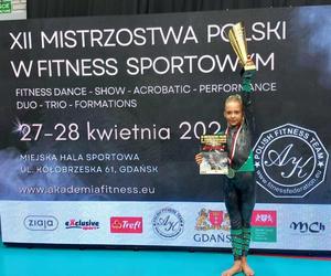 Worek medali dla zawodników Uczniowskiego Klubu Sportowego Akrofitness Szczecinek