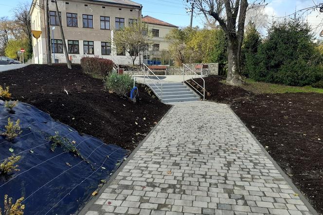 Kończy się remont schodów pomiędzy ulicą Matejki,  a Bulwarem Narwiku 