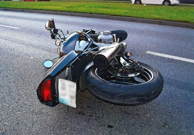 Nowy Sącz. Nastolatek bez prawa jazdy uciekał przed policją. Potrącił go samochód