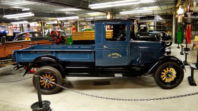 Muzeum motoryzacji Heritage Park Historical Village w Calgary