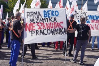 Pikieta pracowników Beko. Pracę straci 1100 osób. „Czujemy się oszukani i sfrustrowani”