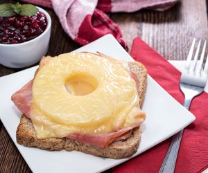 Tosty hawajskie: przepis na tosty z ananasem