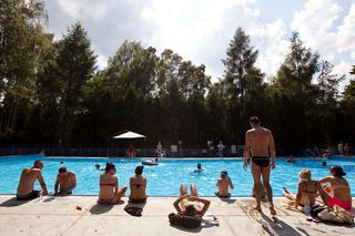Lato 2023. Ranking basenów w Warszawie. Ceny, adresy, atrakcje