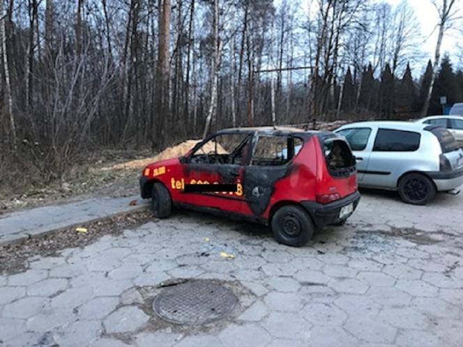 Szpecą i zajmują miejsca parkingowe. Wraki na ulicach Starachowic