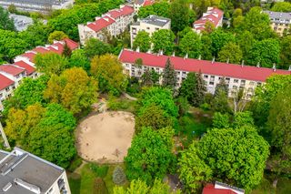 Osiedle Bezdomnych Kochanków w Warszawie powstało dla młodych zakochanych. Ma ulicę Romea i Julii oraz Wspólnej drogi