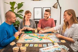 TOP 5 planszówek, w które można zagrać całą rodziną! Najlepsze gry planszowe dla dzieci i dorosłych 2024