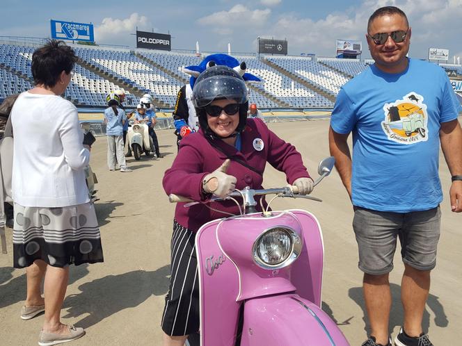 Osy kręciły kółka na stadionie żużlowym w Lesznie. Ogólnopolski zlot skuterów Osa Osieczna-Leszno 