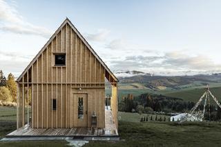 Honay House w Dursztynie pod Nowym Targiem: wakacyjny domek z prefabrykatów.  Autorzy to polsko- chiński duet. 