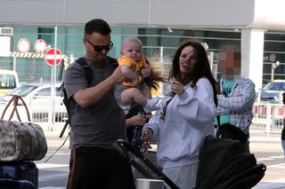 Marcin Hakiel z rodziną lecą na wakacje