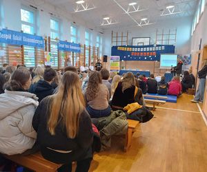 Konferencja Sztuka Krytycznego Myślenia” w Grudziądzu. Na widowni młodzież ze szkół średnich 